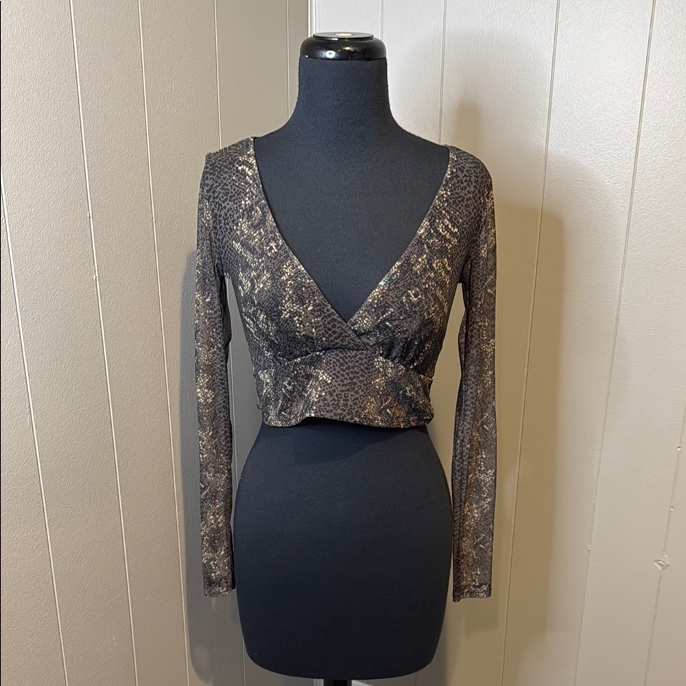 Z Urban Renewal Urban Outfitters Black and Green Long Sleeve Wrap Blouse Cropped
